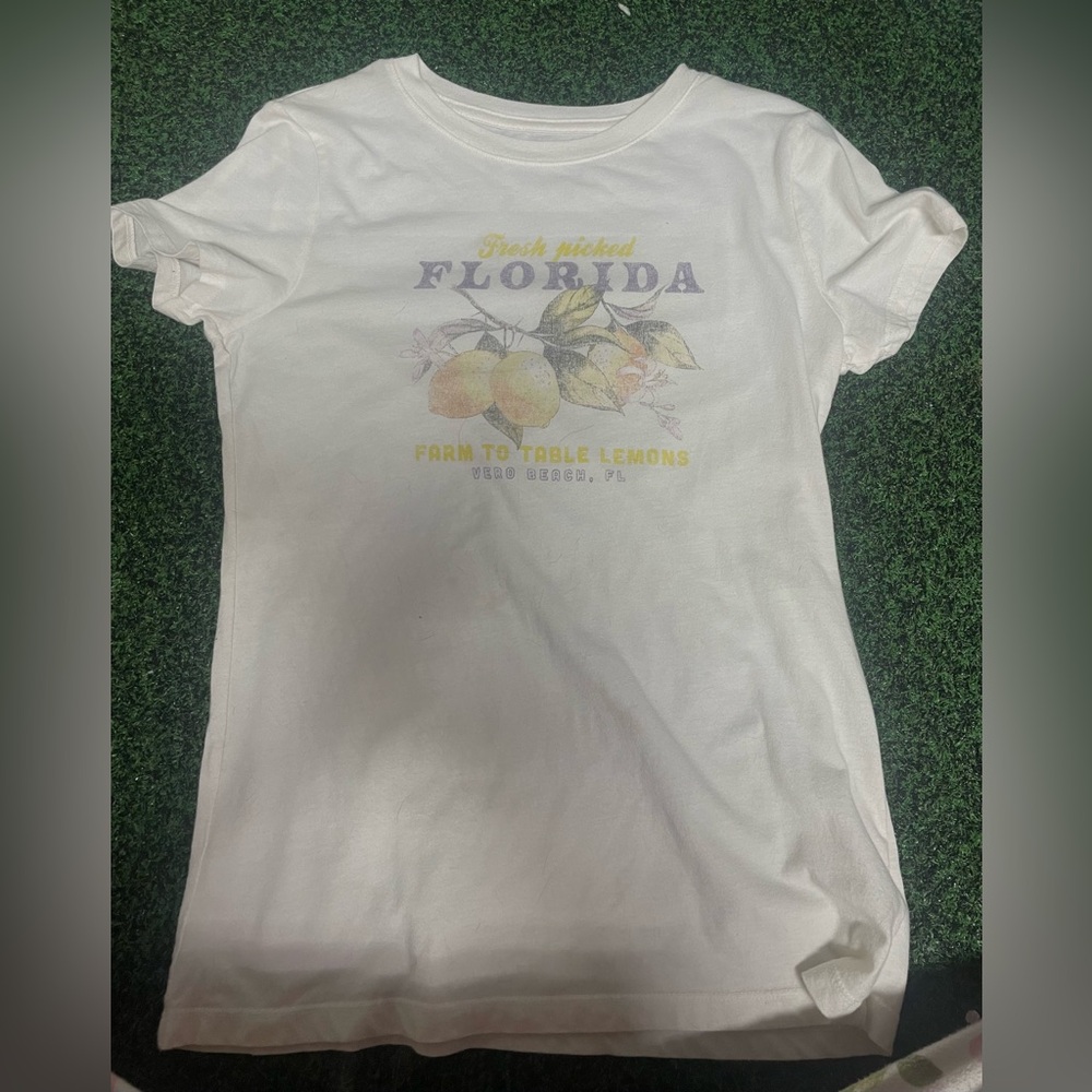 medium / large classic Aeropostale t shirt